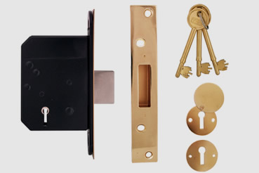 Deadlock Installation by Grange Park master locksmith 